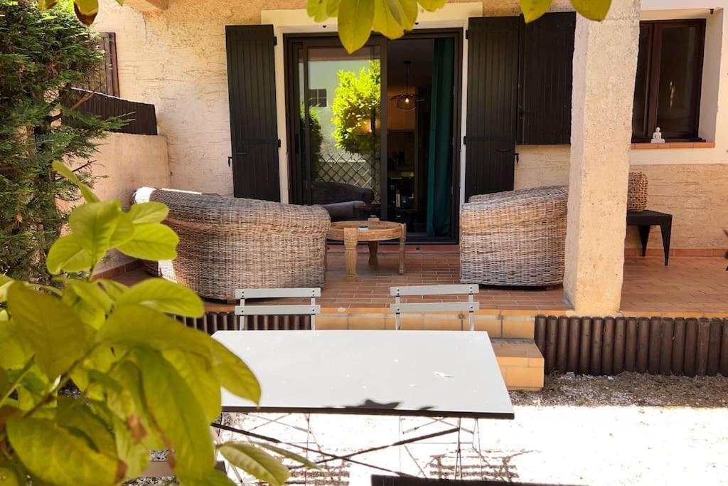 Cocoon'Isle - Jardinet- Jacuzzi Leilighet LʼIsle-sur-la-Sorgue Eksteriør bilde